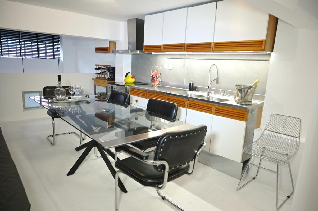 Central two-floor loft with private entrance Διαμέρισμα έως 4 άτομα