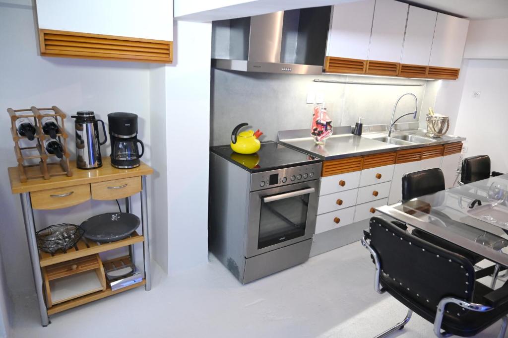 Central two-floor loft with private entrance Διαμέρισμα έως 4 άτομα