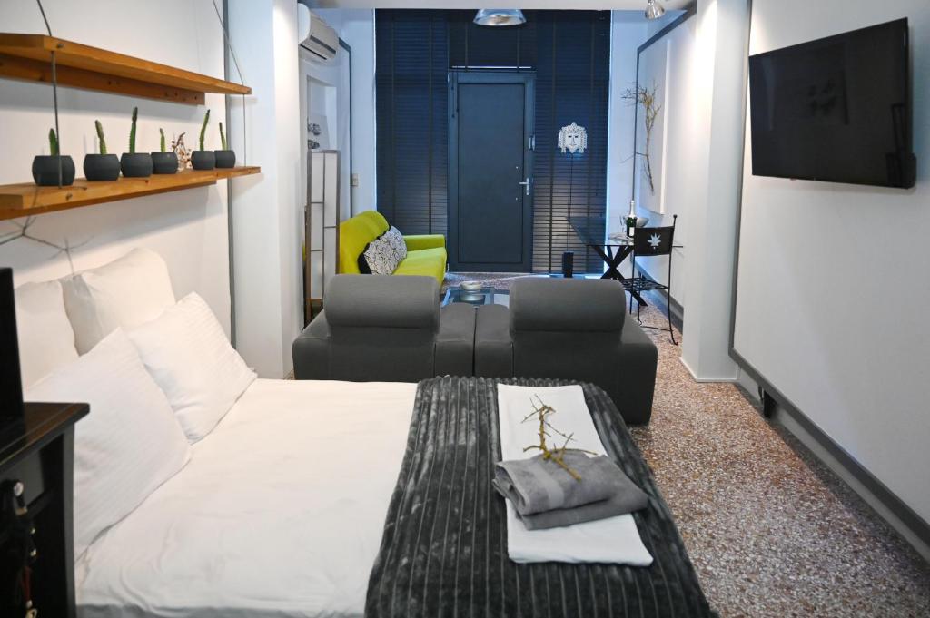 Central two-floor loft with private entrance Διαμέρισμα έως 4 άτομα