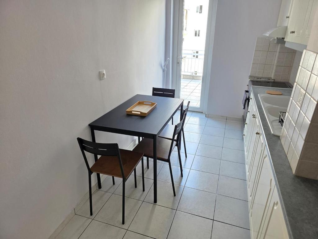 Chic & Stylish Retreat Διαμέρισμα έως 5 άτομα